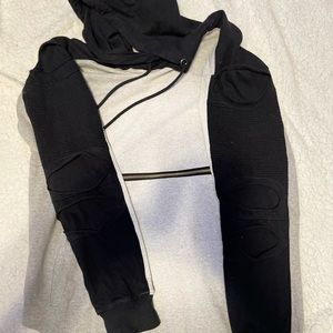 Women’s light hoodie with pockets
